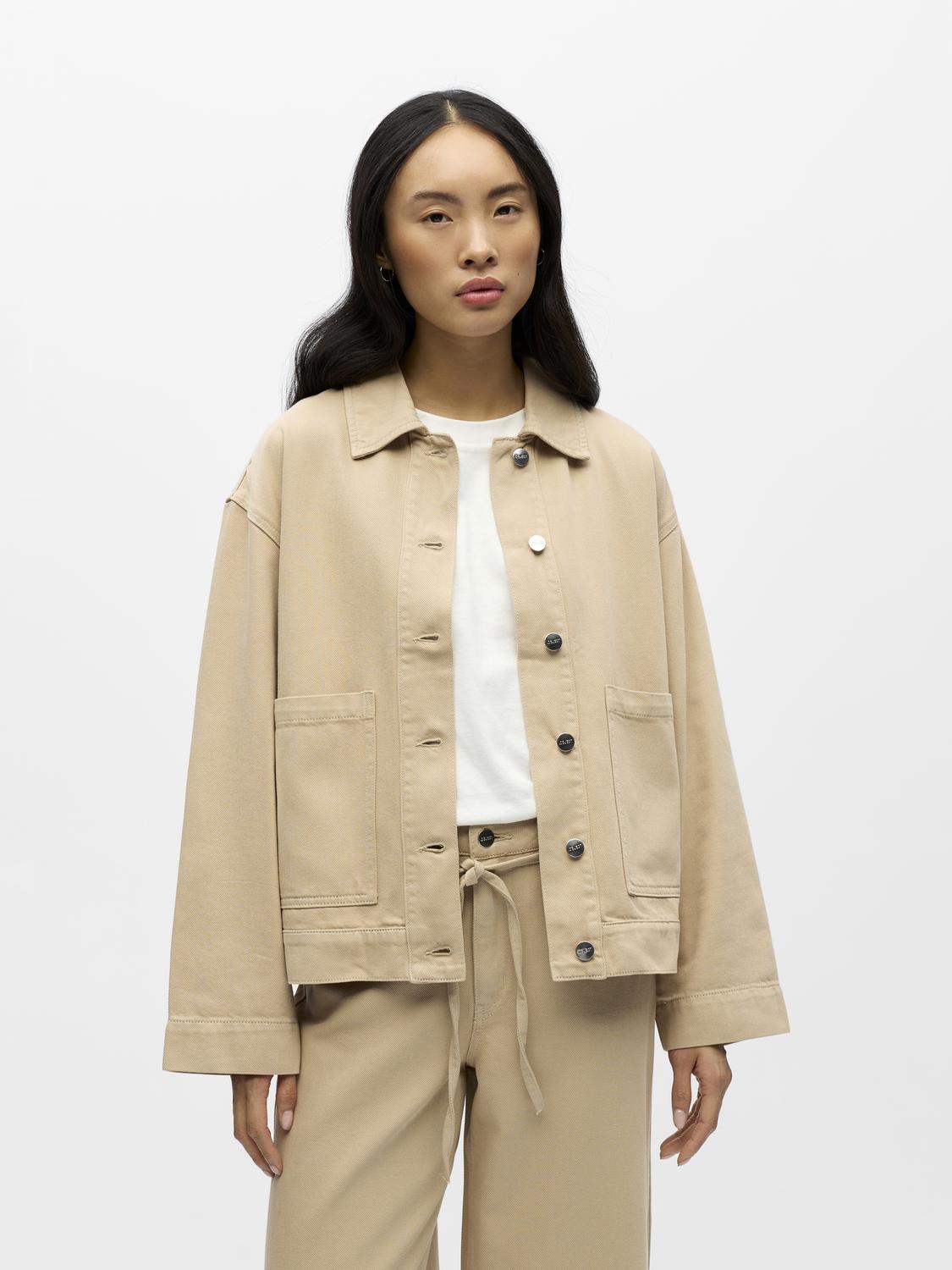 model_shot-front